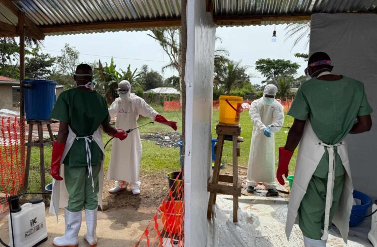 Médicos sin Fronteras: Hospitales del epicentro del ébola en RDC están “repletos” de casos sospechosos