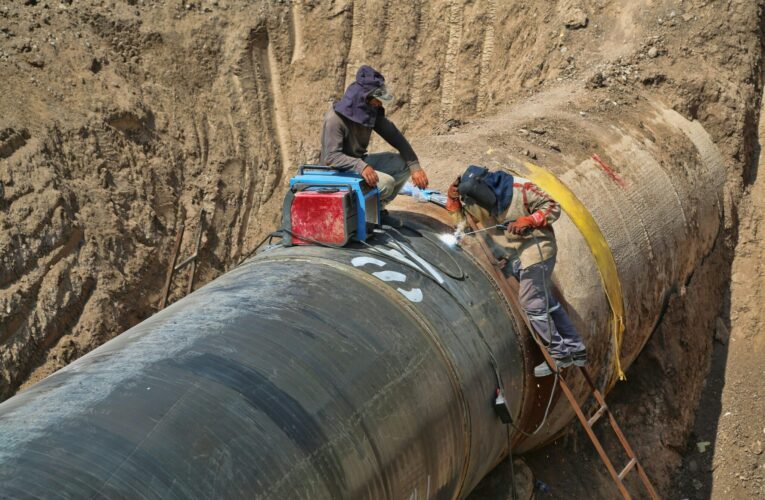 EAU construirá un nuevo oleoducto para evitar el Estrecho de Ormuz